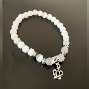 USX White Cat Eye Stone Beaded Crown Charm Bracelet NEW!